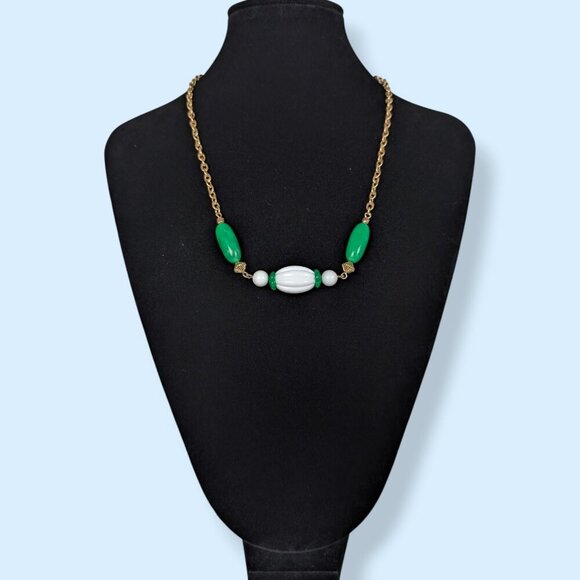 (2/$20) Vintage Avon 1970's Green & White Beaded Necklace - Picture 1 of 5